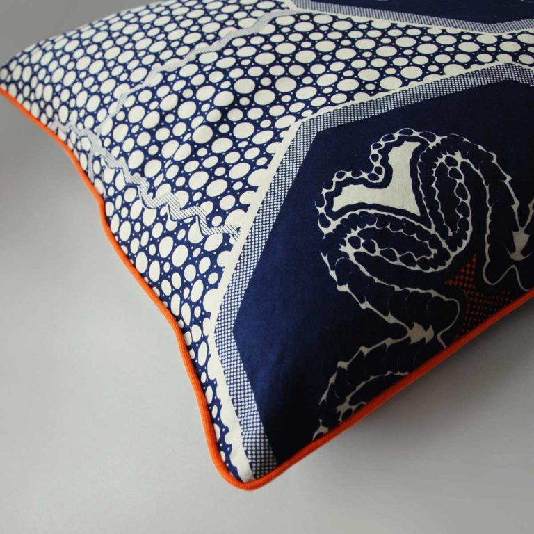 Cushion in African fabric Fortenai